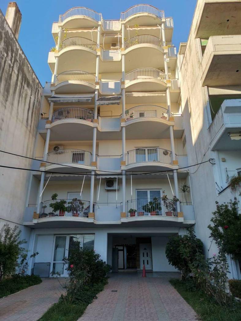 2 - room flat Βελουχιώτη Άρη, 10, Center, Filippiada